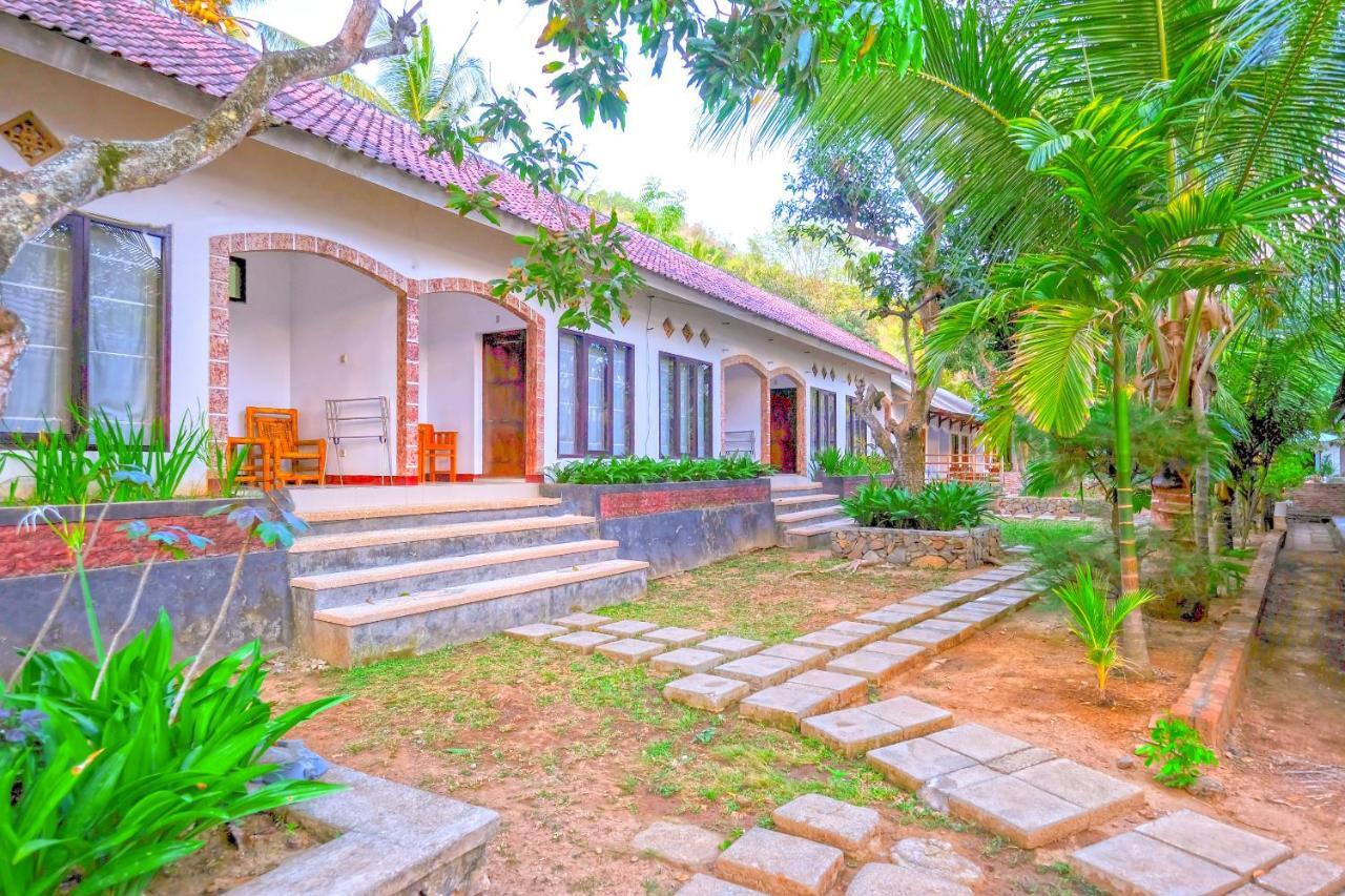 Kuta Circle Homestay Экстерьер фото